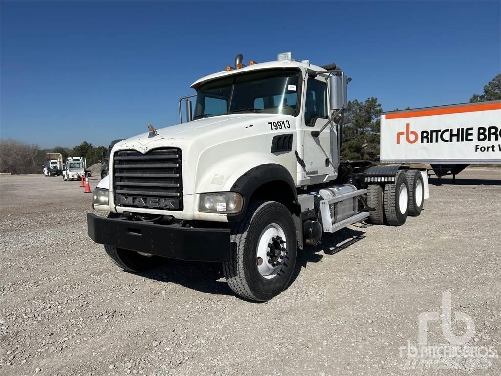 Mack GU713 Camiones tractor