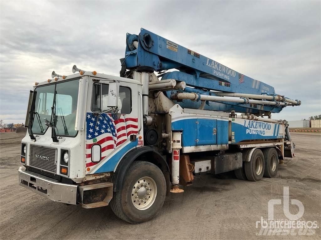 Mack MR688S Camiones de concreto