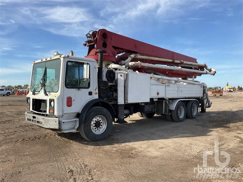 Mack MR688S Camiones de concreto