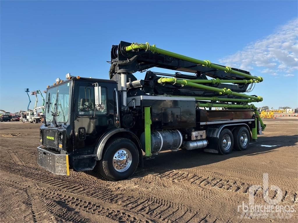 Mack MR688S Camiones de concreto