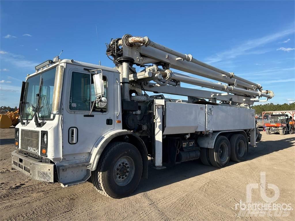 Mack MR688S Camiones de concreto