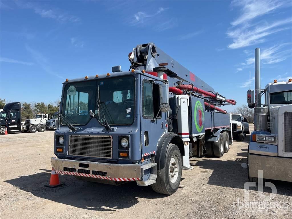 Mack MR688S Camiones de concreto