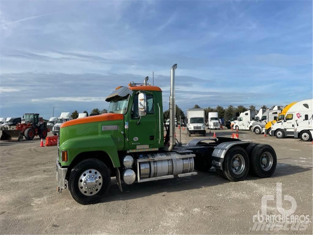 Mack PINNACLE Camiones tractor