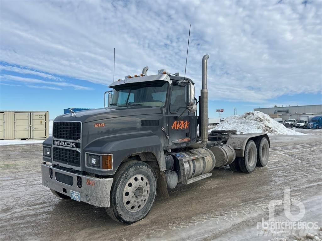 Mack PINNACLE Camiones tractor