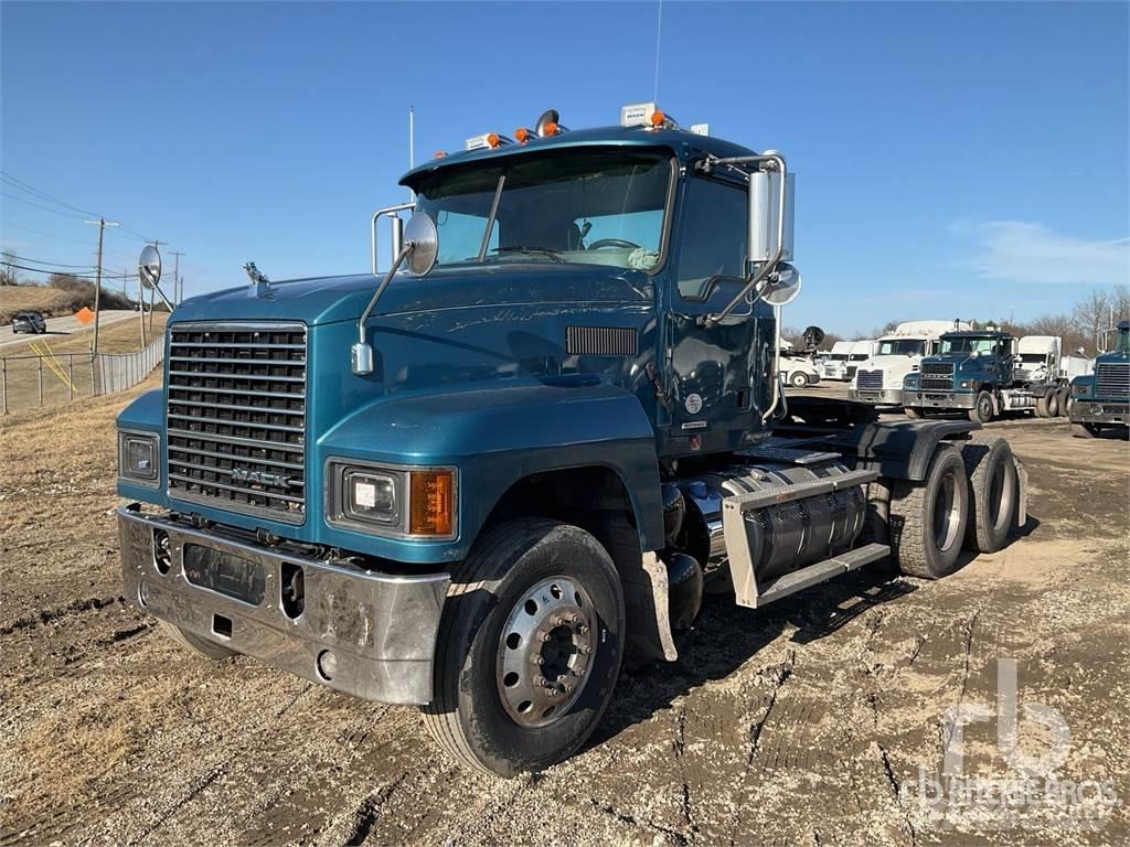 Mack PINNACLE Camiones tractor