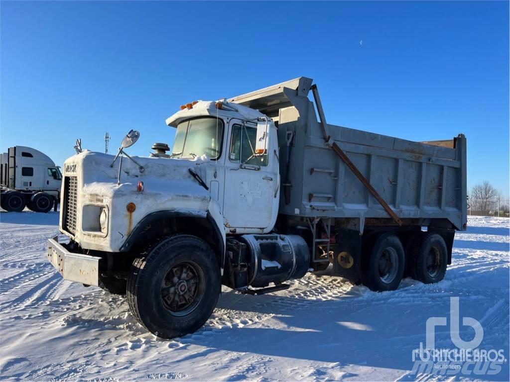 Mack RB690S Bañeras basculantes usadas