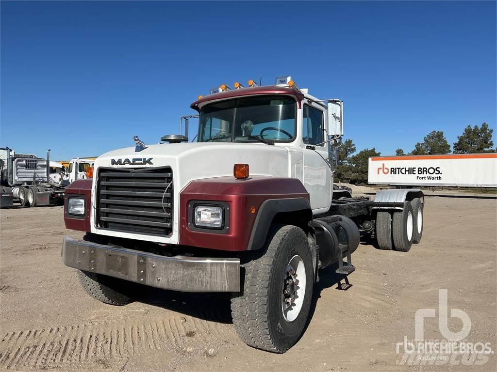 Mack RD688S Camiones tractor