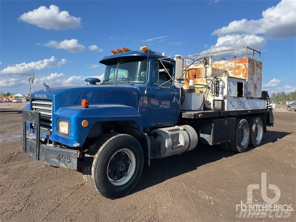 Mack RD690S Camiones cisternas