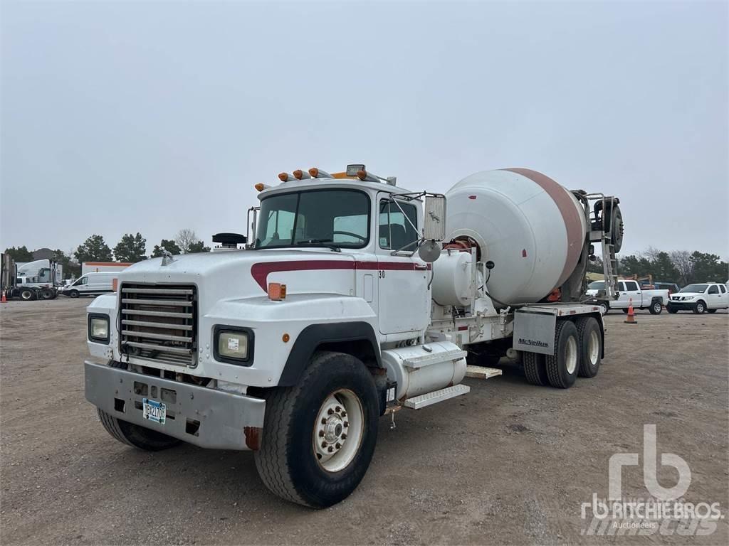 Mack RD690S Camiones de concreto