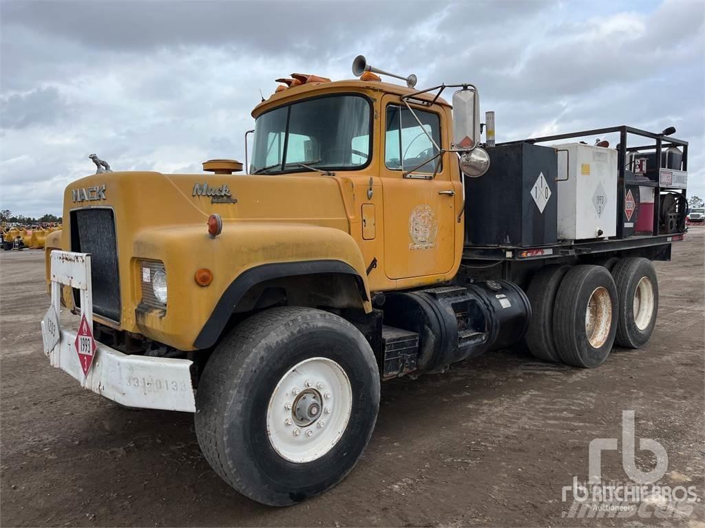 Mack RD690S Camiones cisternas