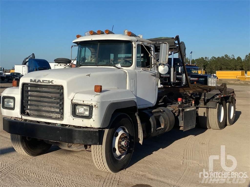 Mack RD690S Camiones desmontables