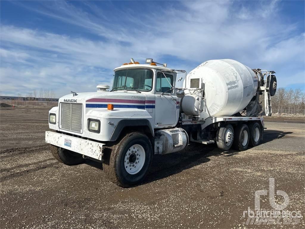 Mack RD690S Camiones de concreto