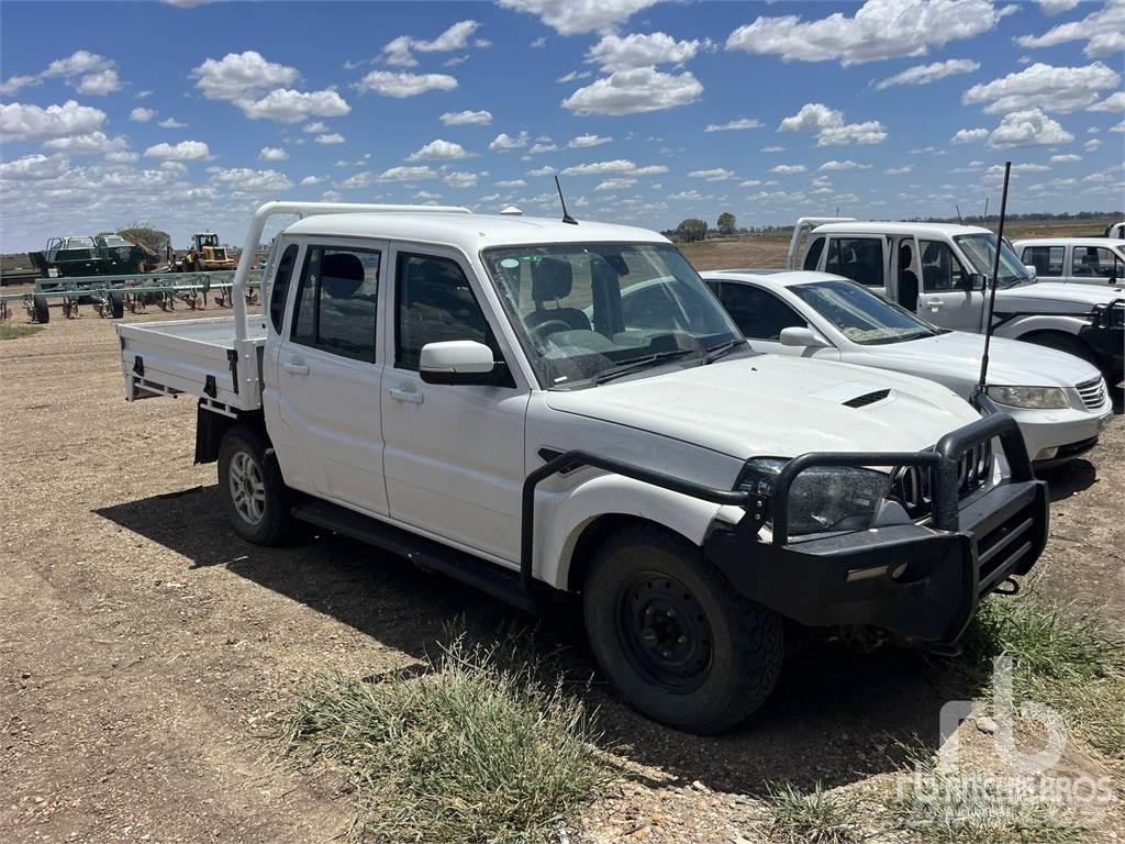 Mahindra DC Caja abierta/laterales abatibles