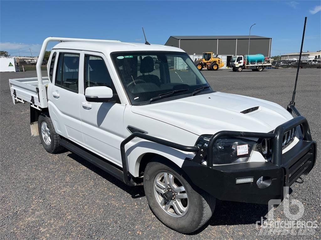 Mahindra S10+ Caja abierta/laterales abatibles