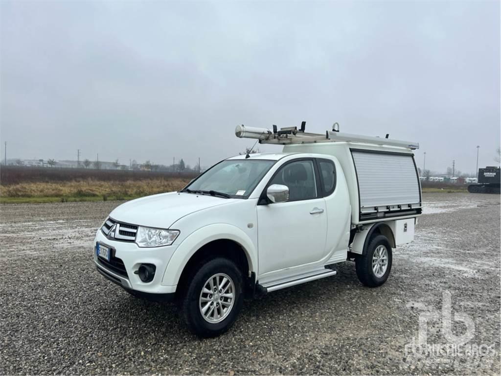 Mitsubishi L200 Caja abierta/laterales abatibles