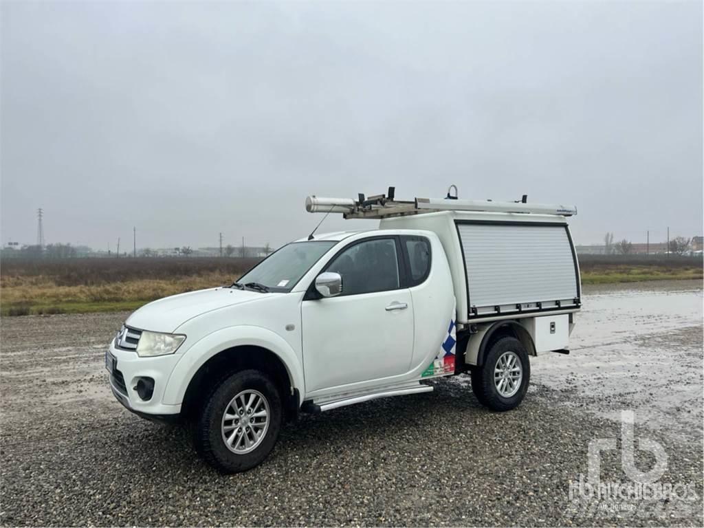 Mitsubishi L200 Caja abierta/laterales abatibles