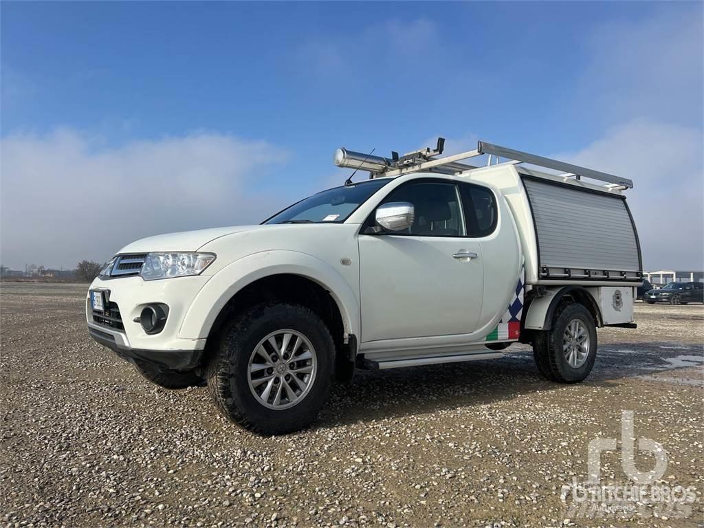 Mitsubishi L200 Caja abierta/laterales abatibles