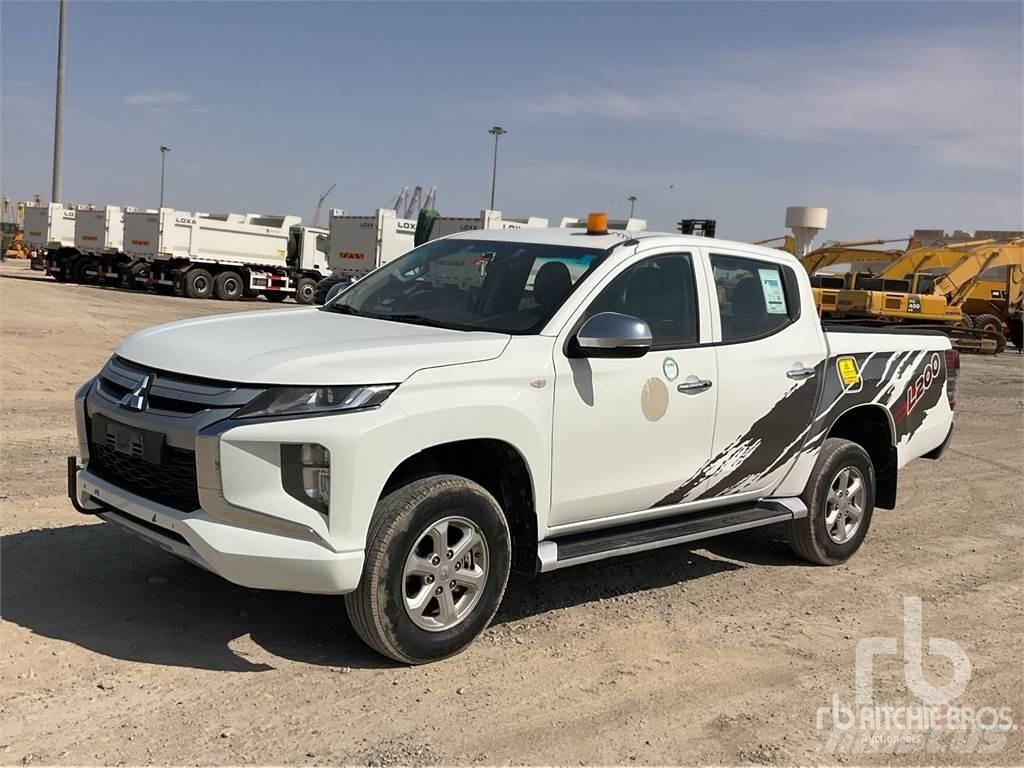 Mitsubishi L200 Caja abierta/laterales abatibles