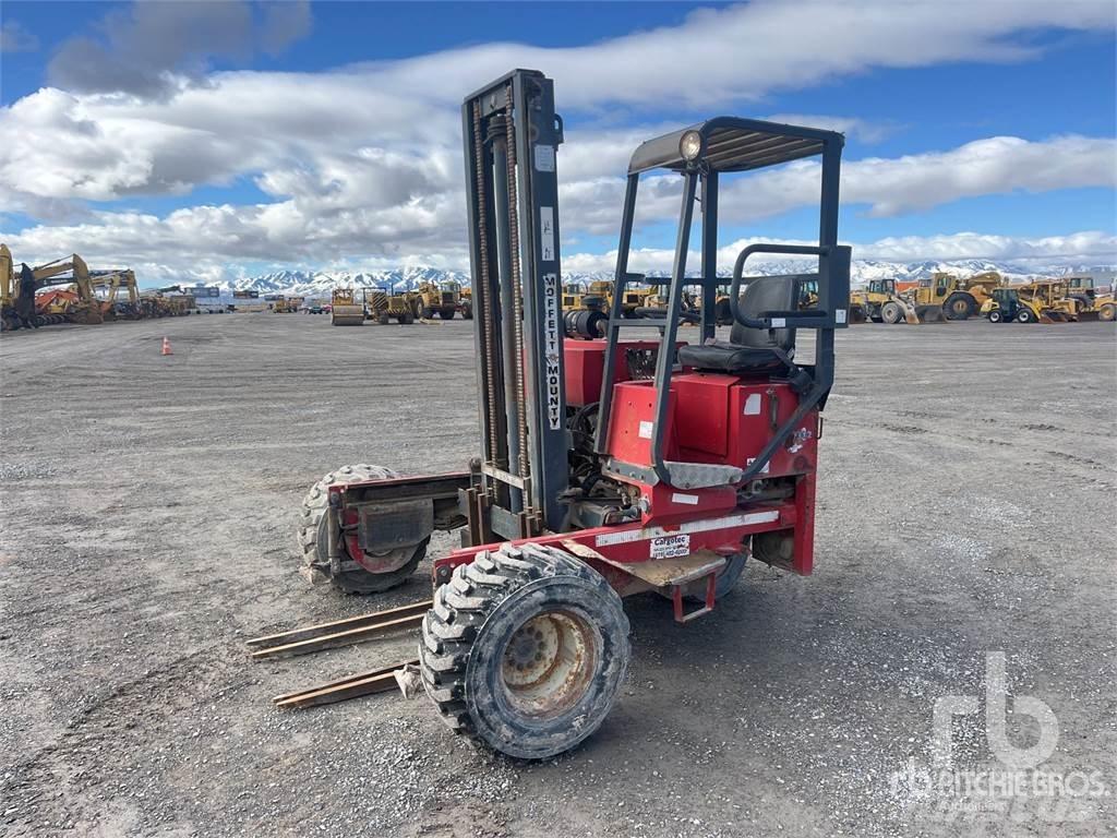 Moffett M5500 Montacargas todo terreno