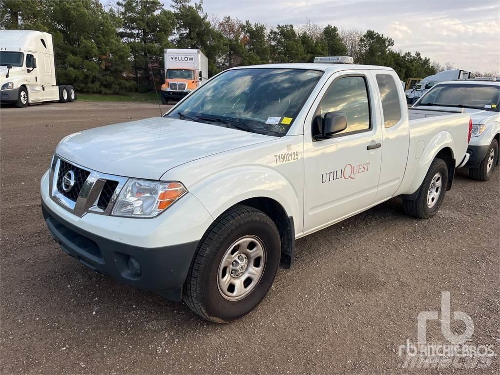 Nissan FRONTIER Caja abierta/laterales abatibles