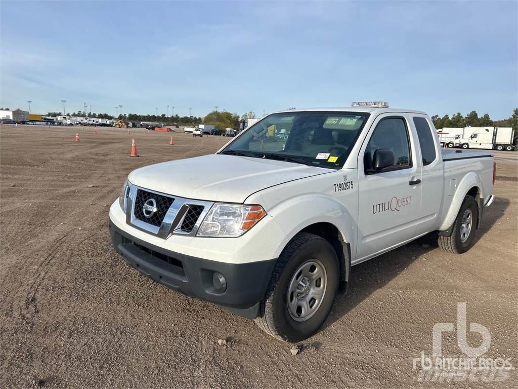 Nissan FRONTIER Caja abierta/laterales abatibles