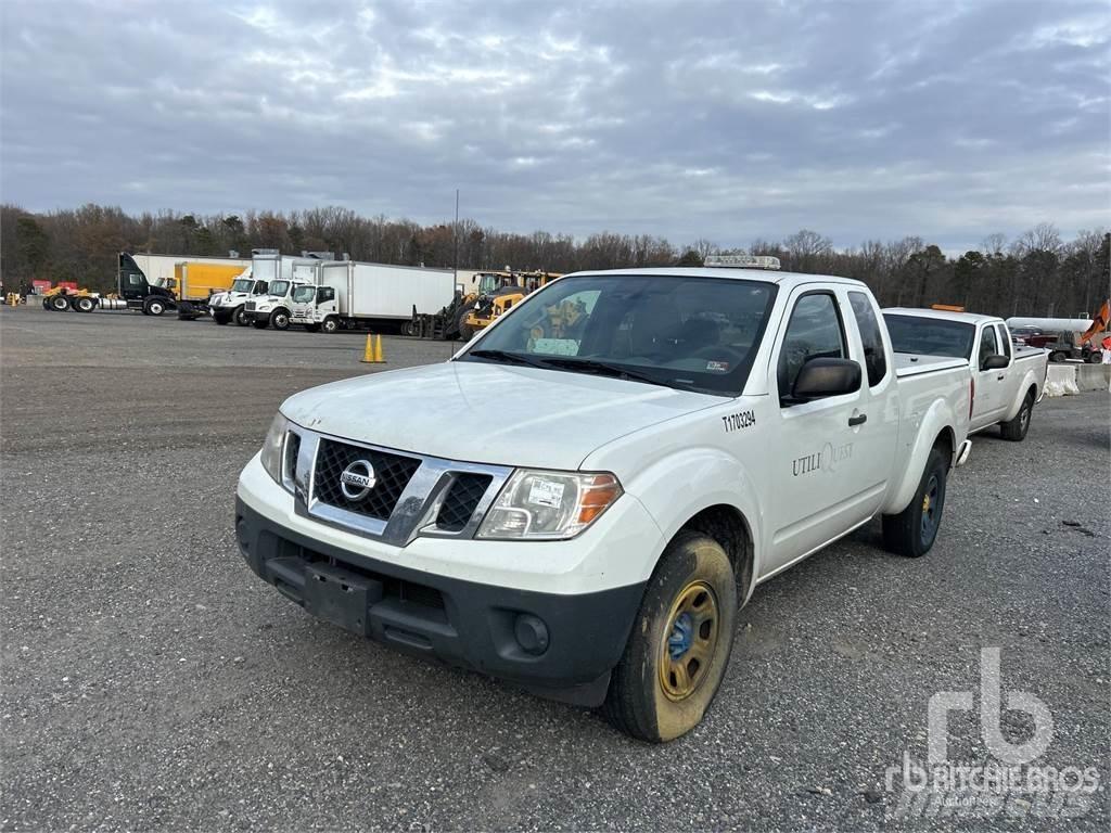 Nissan FRONTIER Caja abierta/laterales abatibles