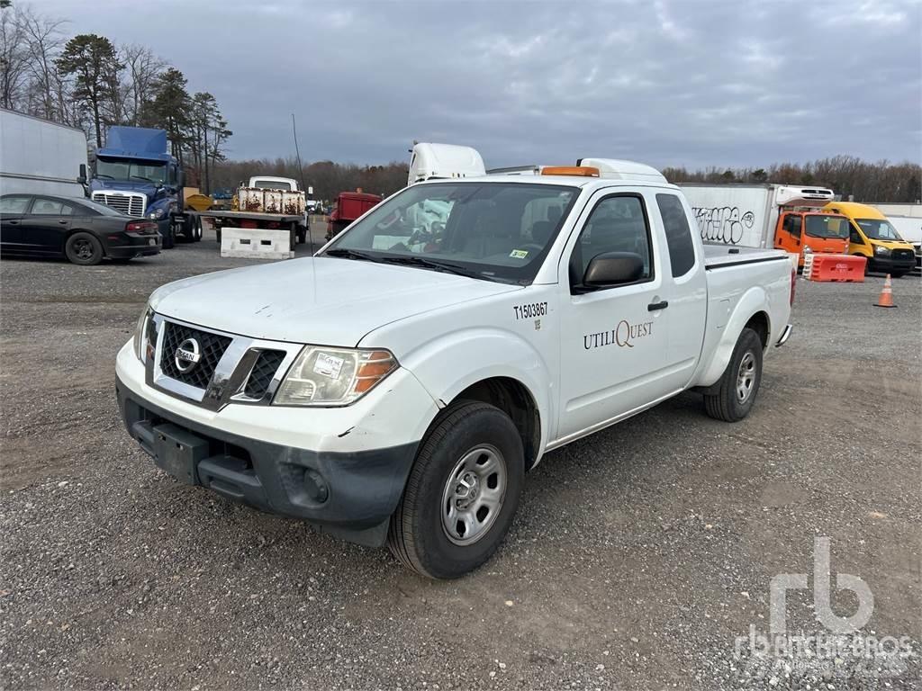 Nissan FRONTIER Caja abierta/laterales abatibles