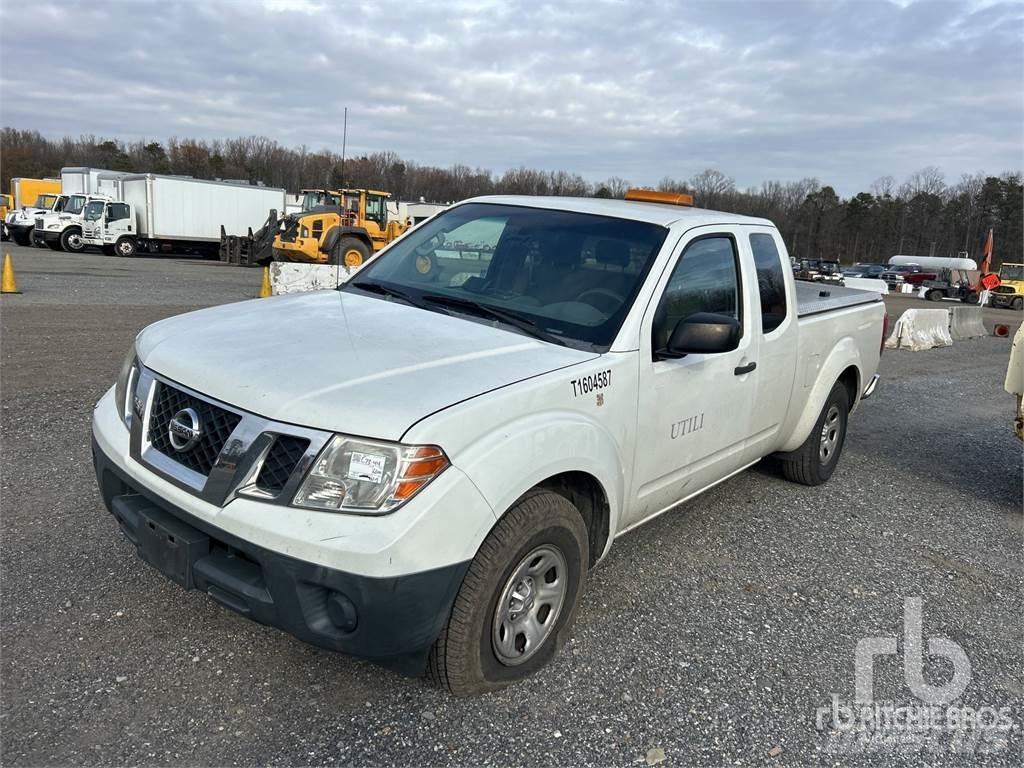 Nissan FRONTIER Caja abierta/laterales abatibles