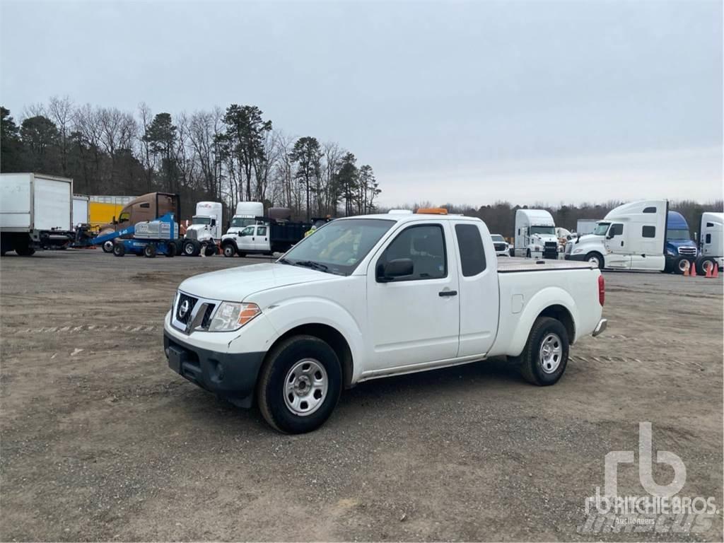 Nissan FRONTIER Caja abierta/laterales abatibles