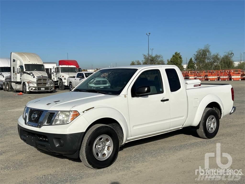 Nissan FRONTIER Caja abierta/laterales abatibles