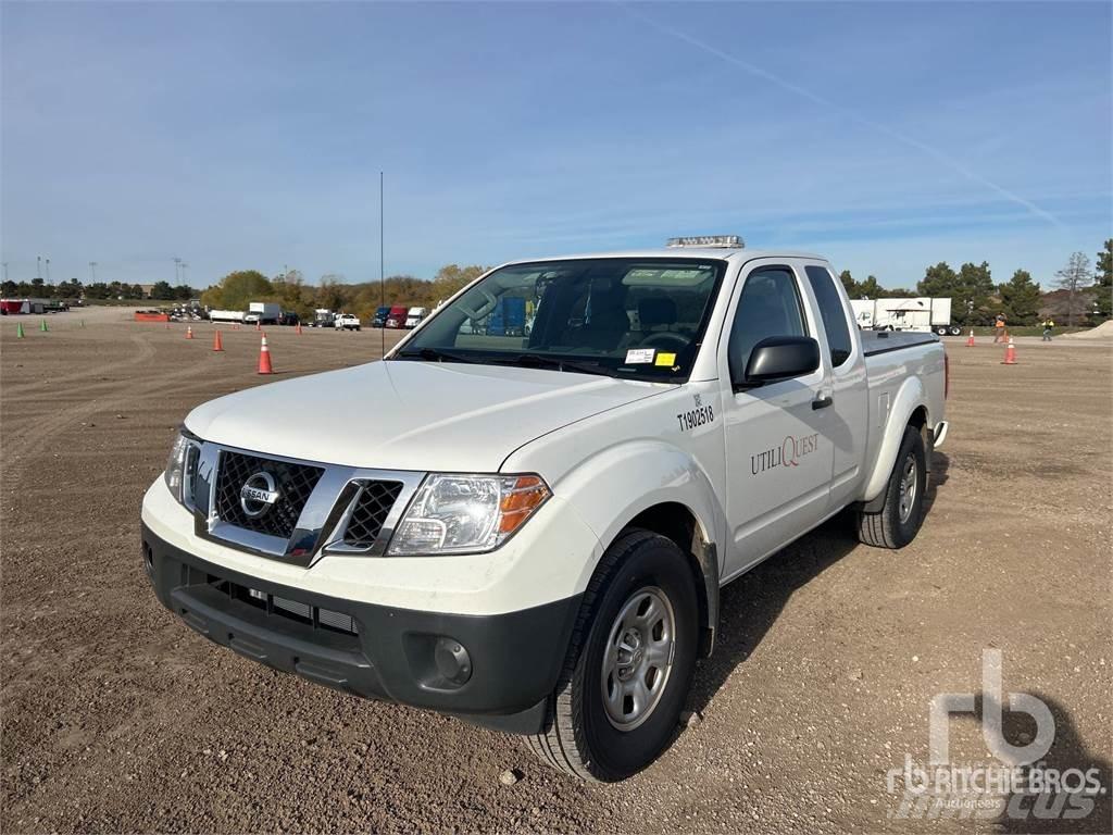 Nissan FRONTIER Caja abierta/laterales abatibles