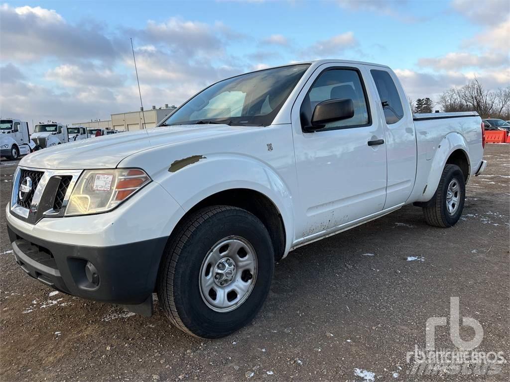 Nissan FRONTIER Caja abierta/laterales abatibles