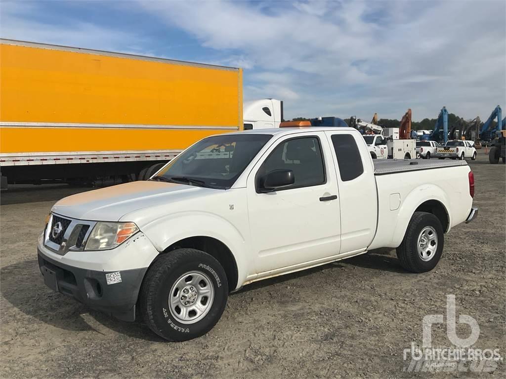 Nissan FRONTIER Caja abierta/laterales abatibles