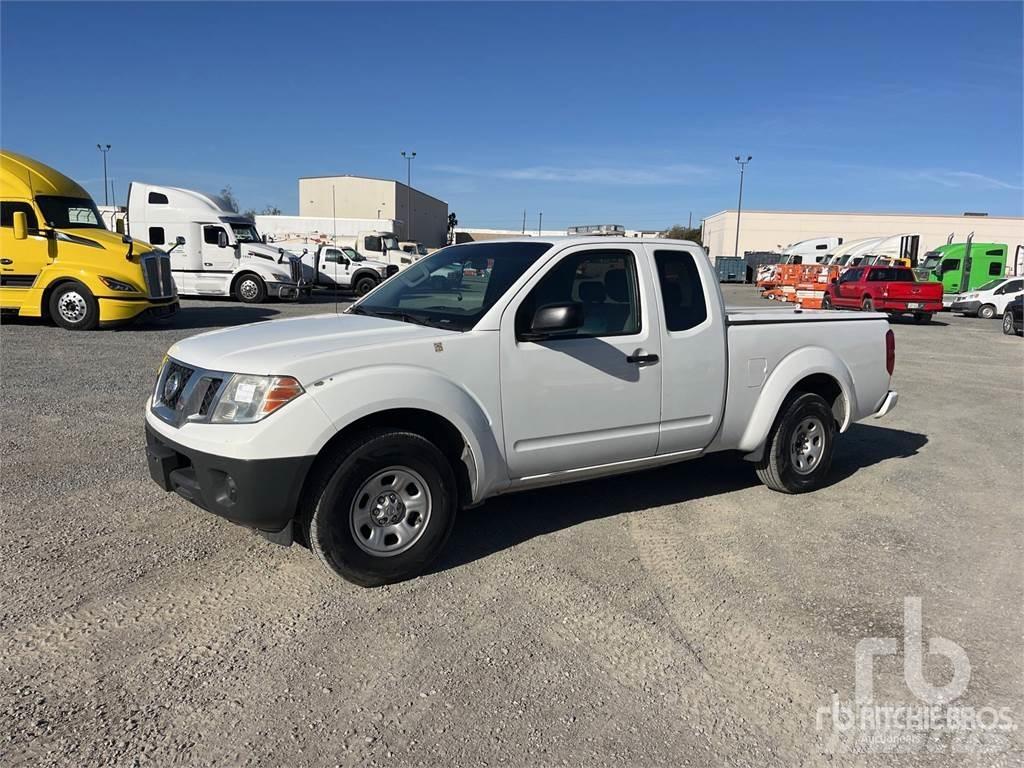 Nissan FRONTIER Caja abierta/laterales abatibles