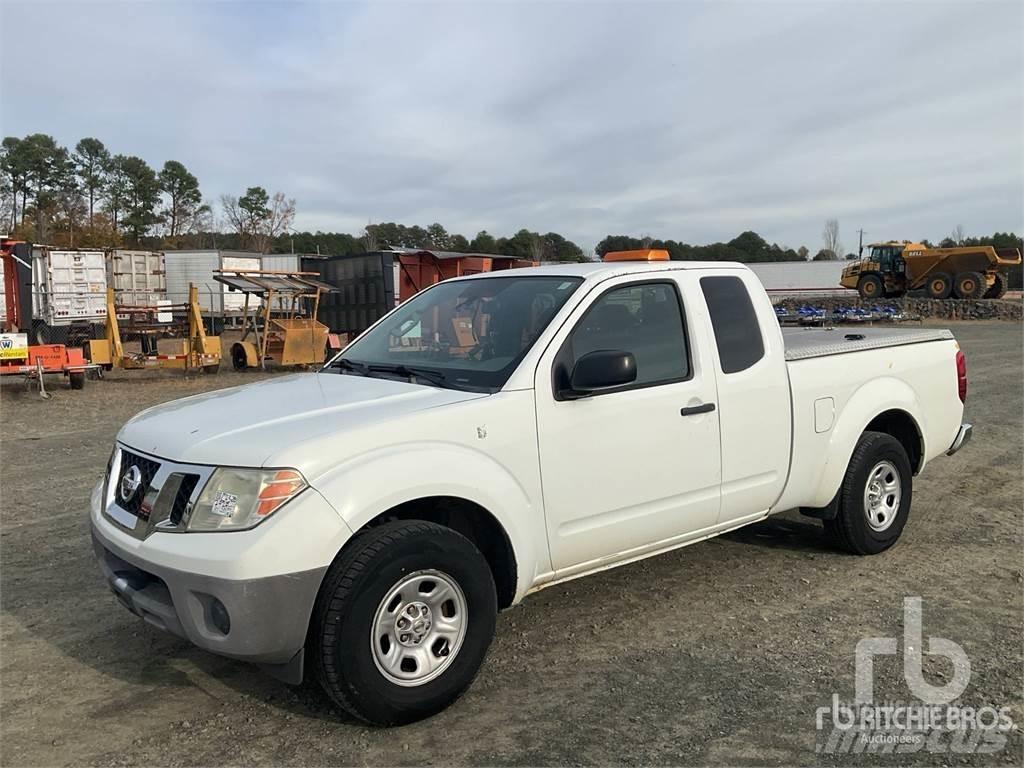 Nissan FRONTIER Caja abierta/laterales abatibles