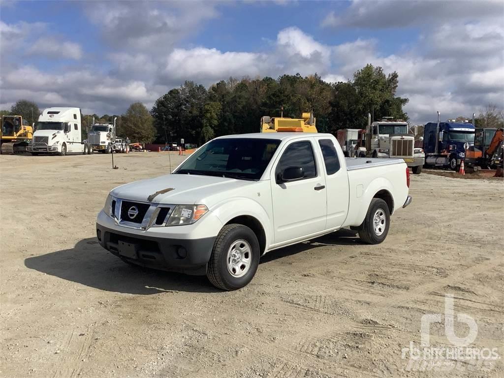 Nissan FRONTIER Caja abierta/laterales abatibles