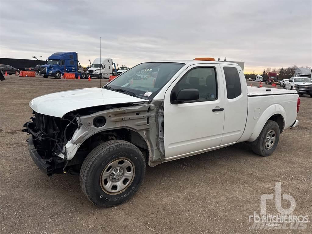 Nissan FRONTIER Caja abierta/laterales abatibles