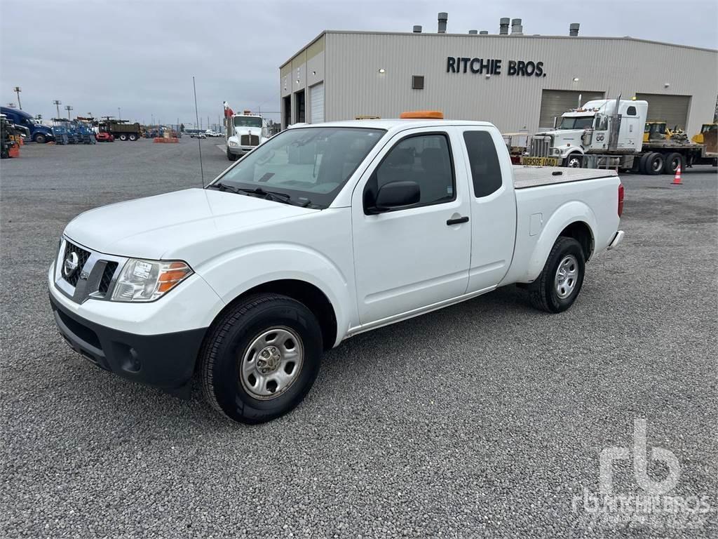 Nissan FRONTIER Caja abierta/laterales abatibles