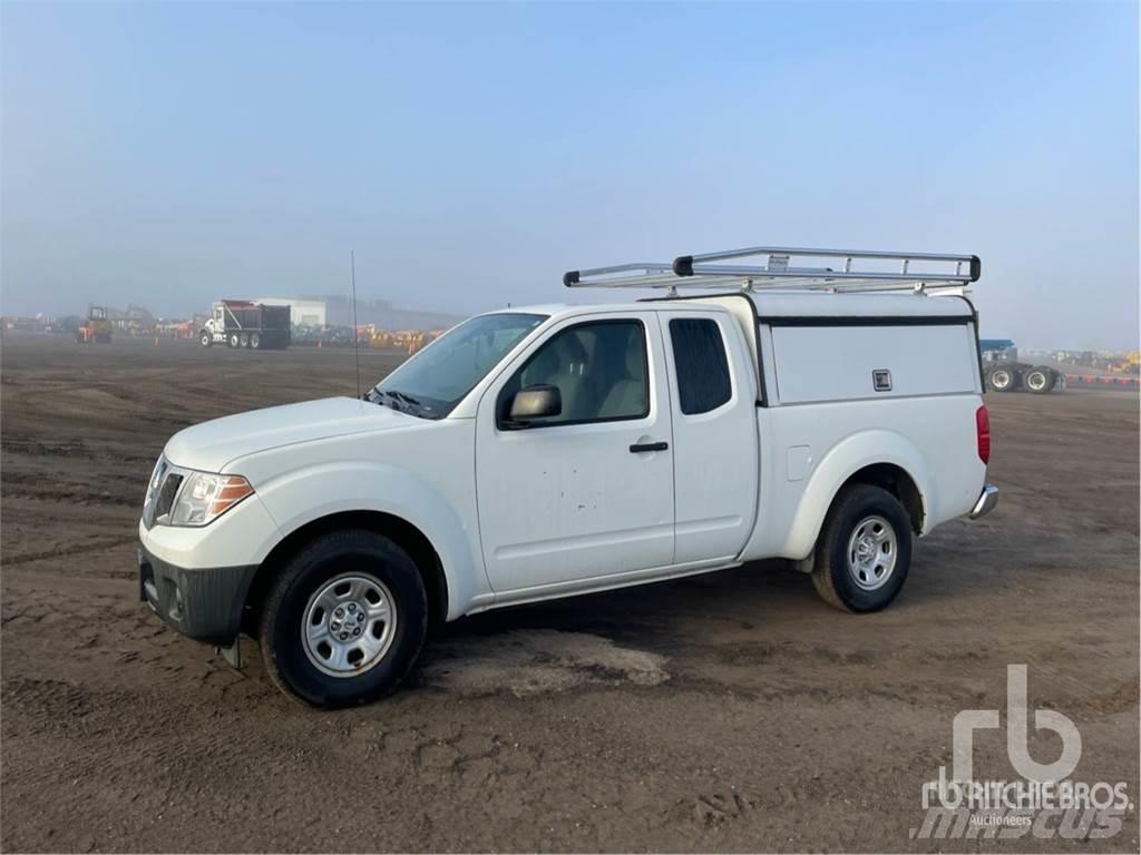 Nissan FRONTIER Caja abierta/laterales abatibles