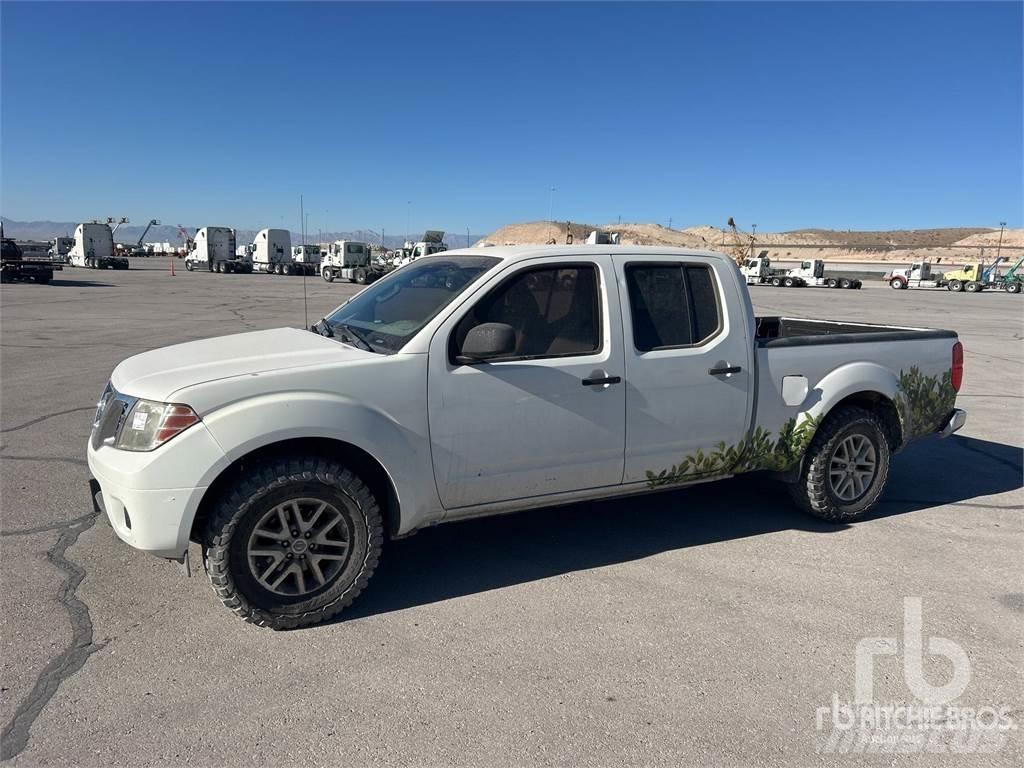 Nissan FRONTIER Caja abierta/laterales abatibles