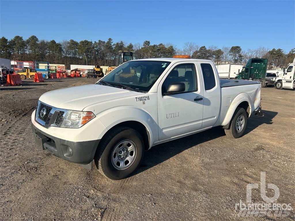 Nissan FRONTIER Caja abierta/laterales abatibles