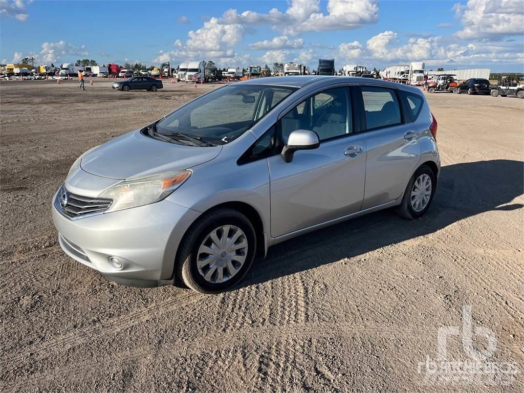 Nissan VERSA Carros