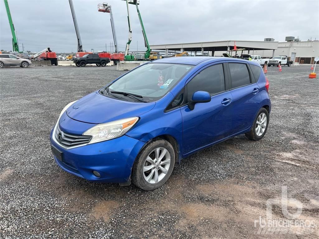 Nissan VERSA Carros