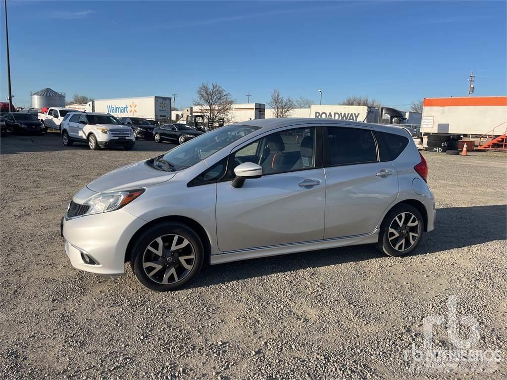 Nissan VERSA Carros