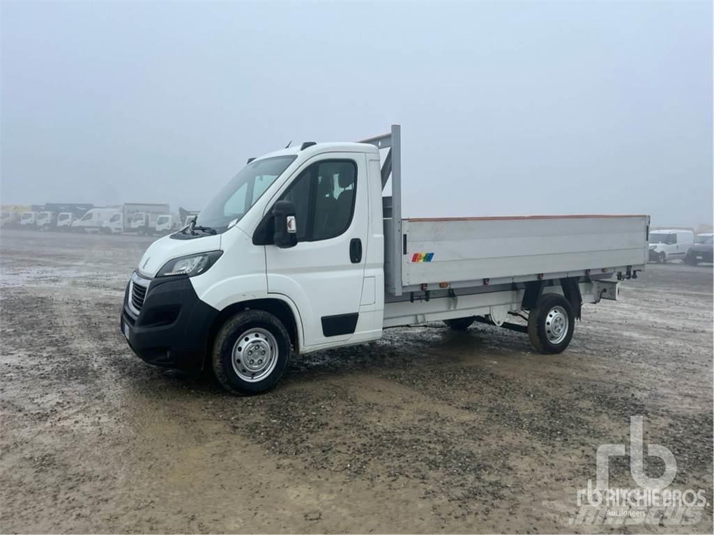 Peugeot BOXER Camiones de cama baja