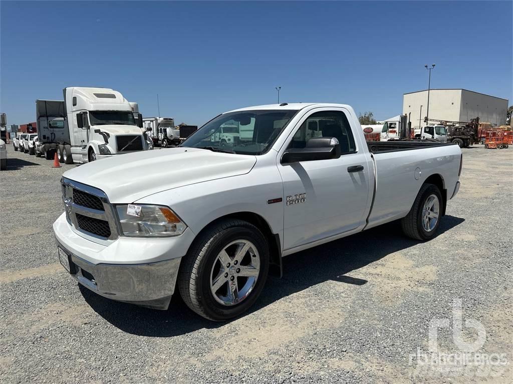 RAM 1500 Caja abierta/laterales abatibles