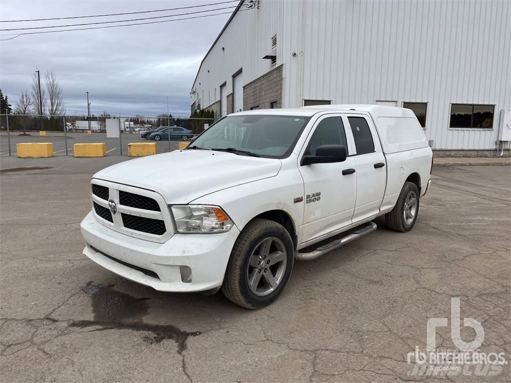 RAM 1500 Caja abierta/laterales abatibles