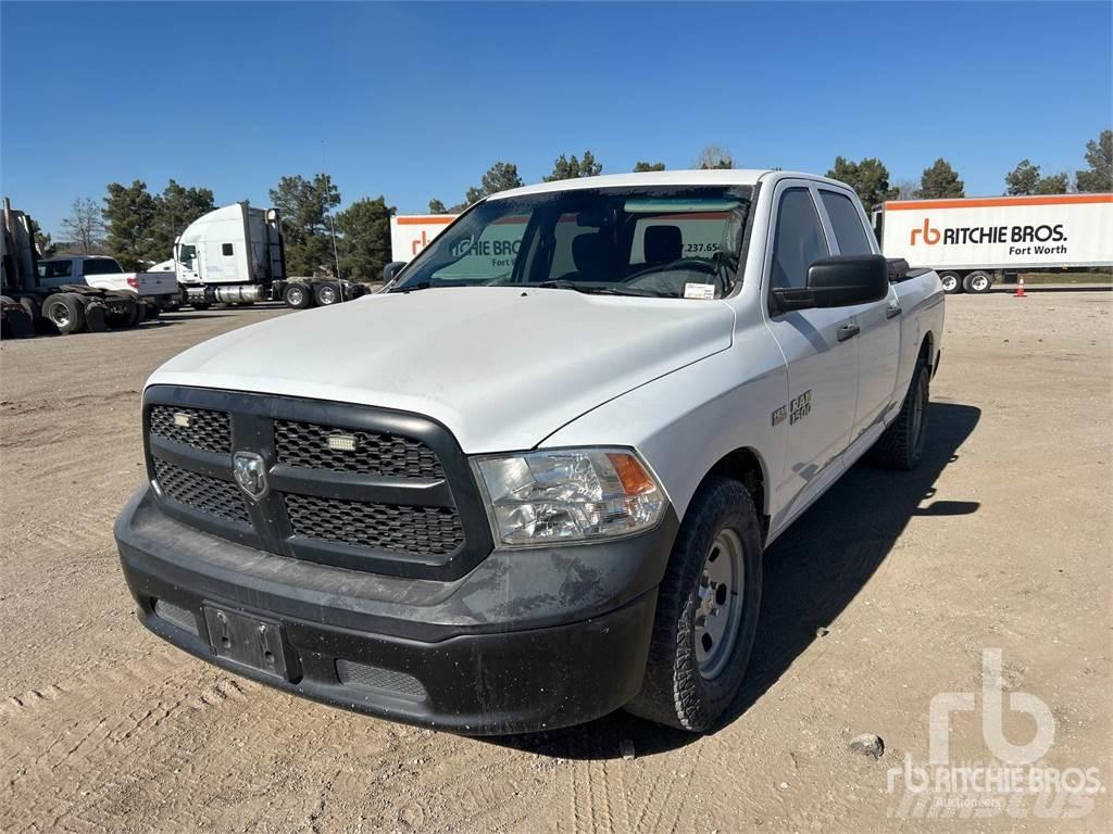 RAM 1500 Caja abierta/laterales abatibles