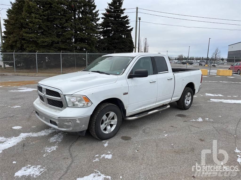 RAM 1500 Caja abierta/laterales abatibles