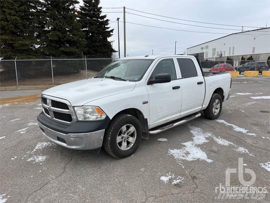 RAM 1500 Caja abierta/laterales abatibles